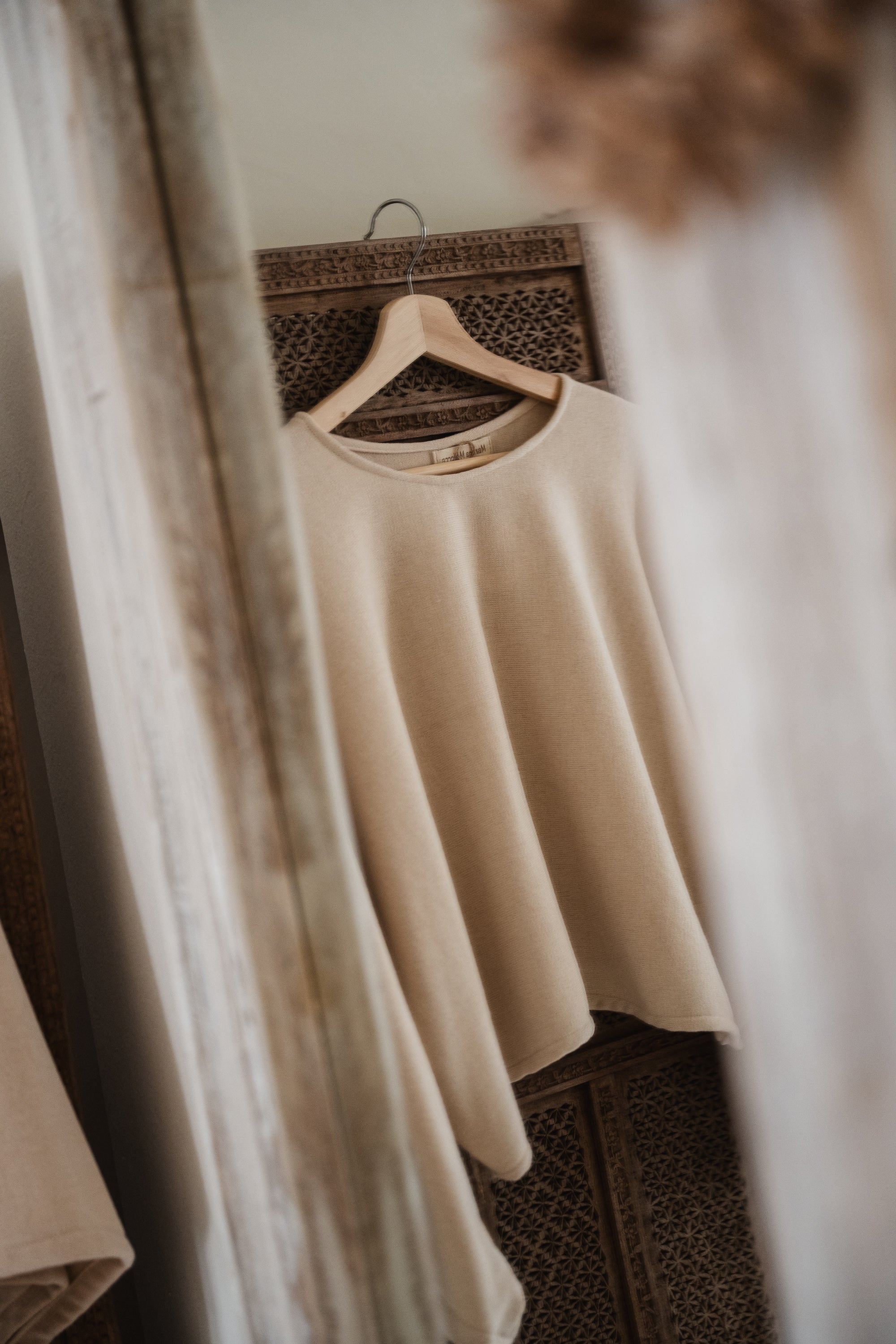 Soft flow top in beige