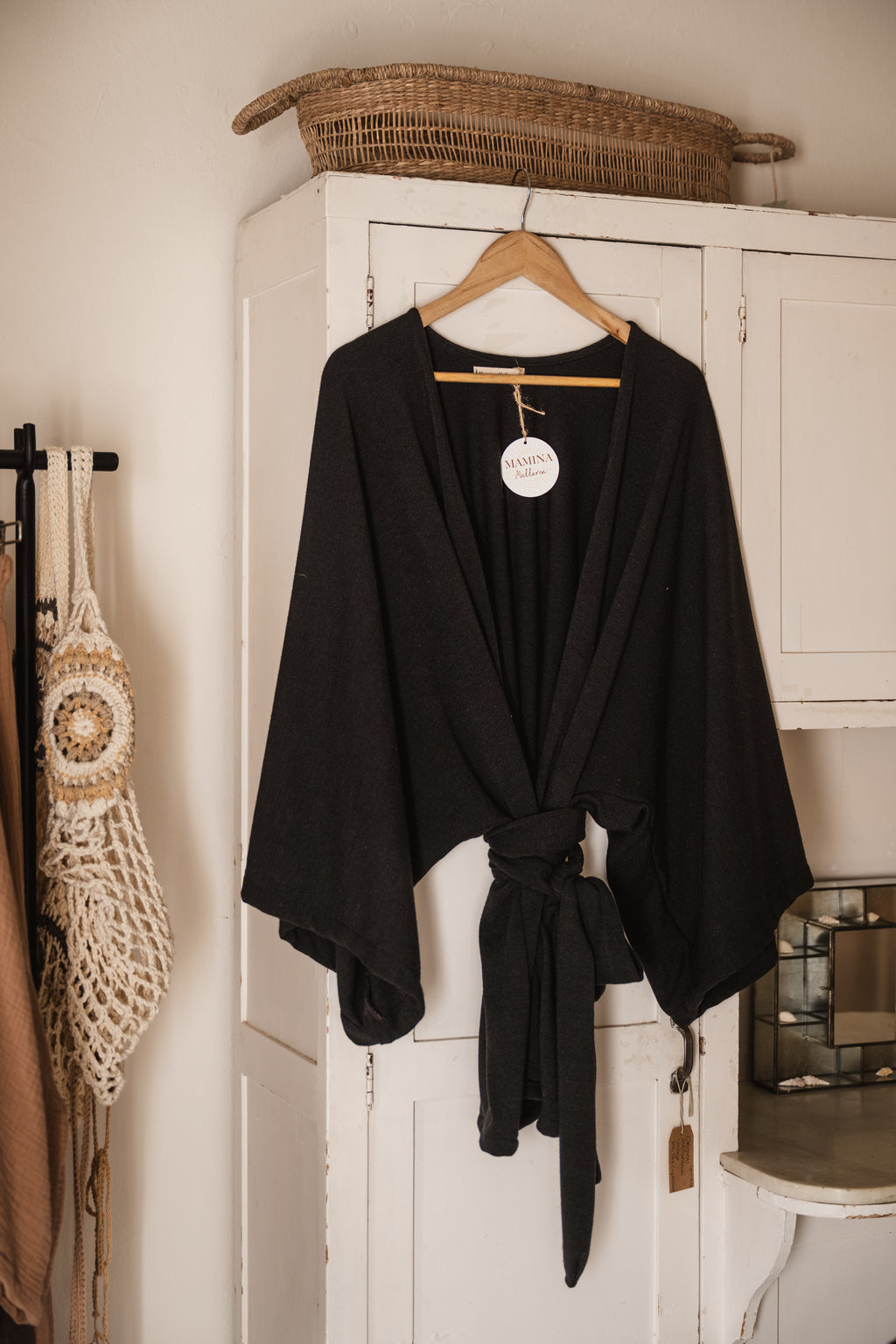 Flow jacket in black