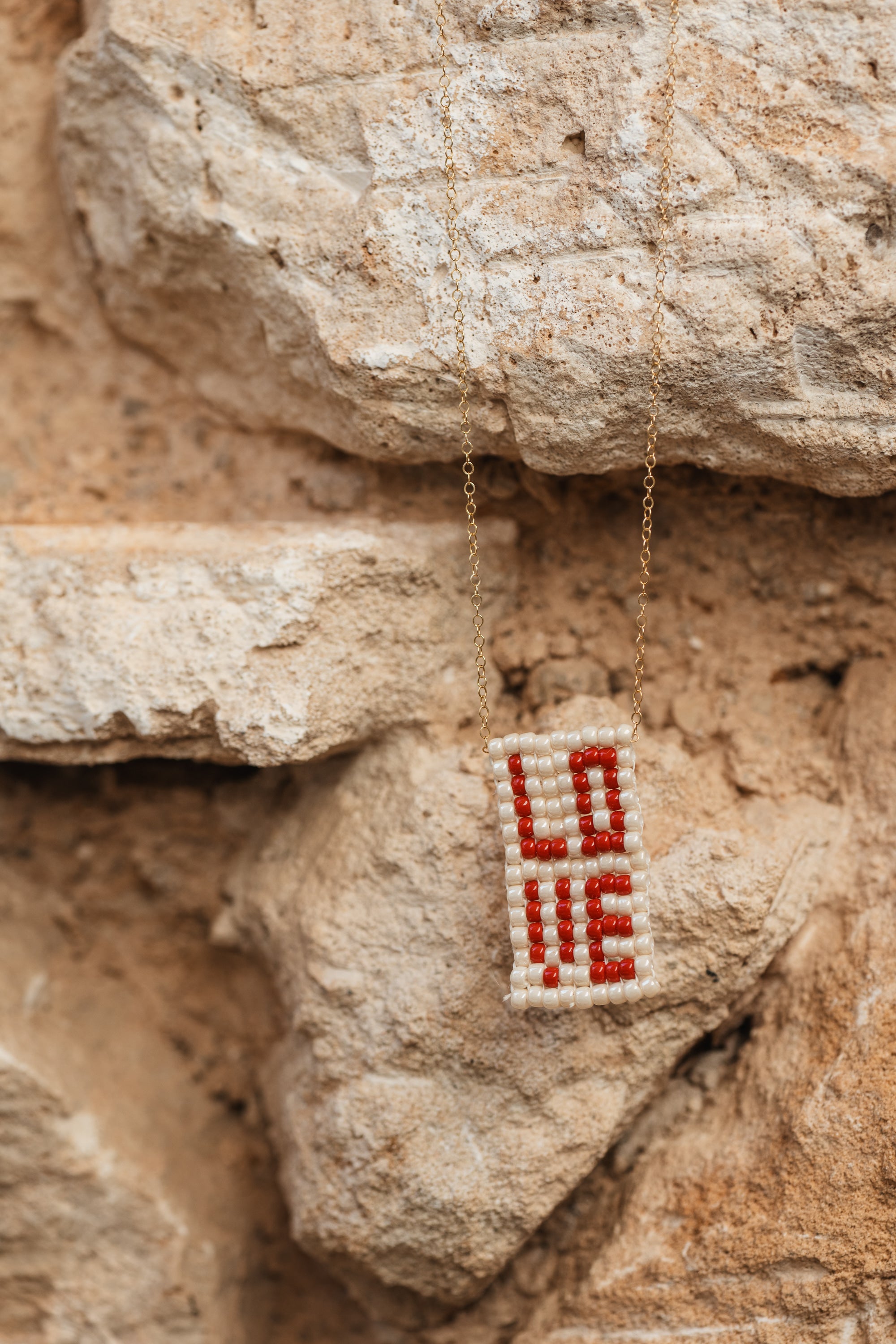 Love necklace, red on white