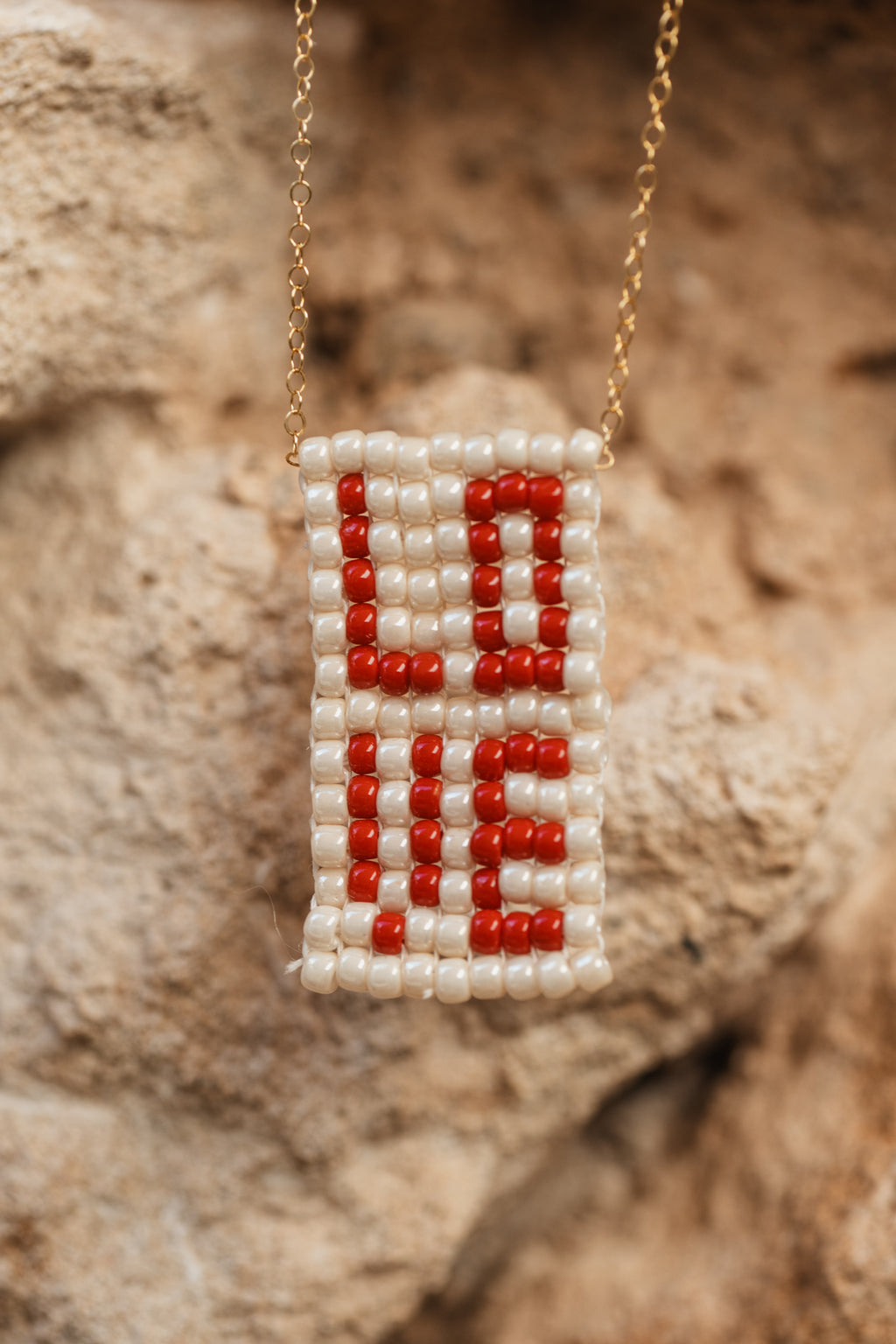 Love necklace, red on white