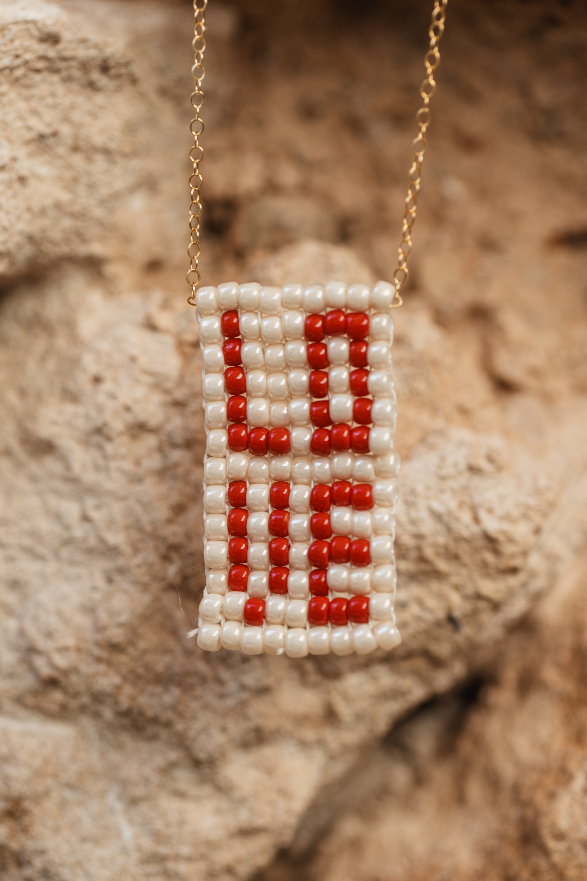 Love necklace, red on white