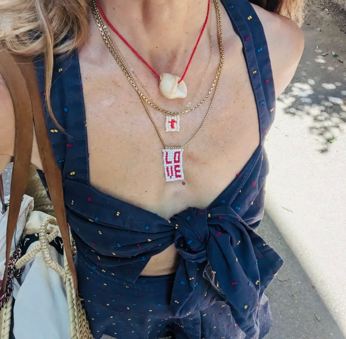 Love necklace, red on white